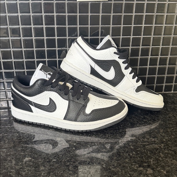 Nike Air Jordan 1 Low SE - Picture 7 of 15